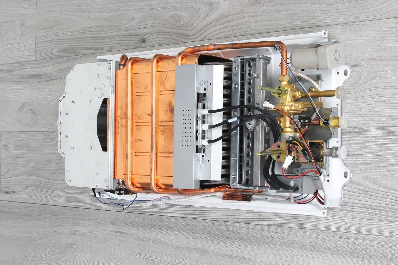 Газова колонка RocTerm VEGA 10 АЕ модель 011 (проточний газовий водонагрівач RocTerm, ВПГ)