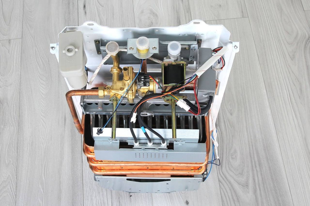 Газова колонка RocTerm VEGA 10 АЕ модель 011 (проточний газовий водонагрівач RocTerm, ВПГ)